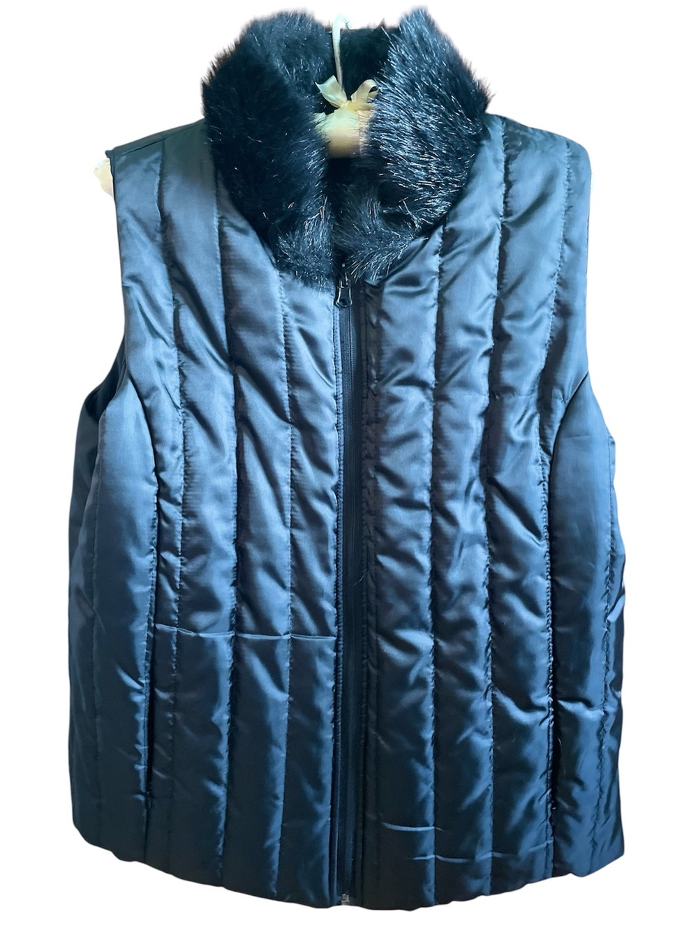 Women's Black Quilted Faux Fur Collar Women's Black Quilted Faux Fur Collar Vest